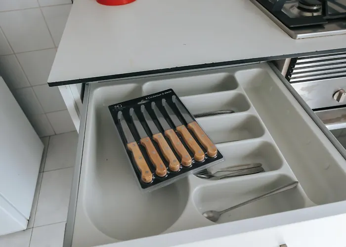 Проживання в сім'ї Aquilla Family 304