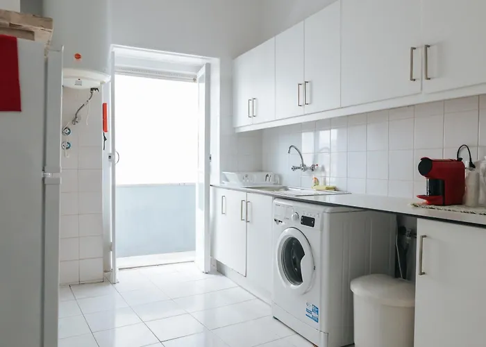 Проживання в сім'ї Aquilla Family 304 Лісабон