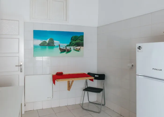 Проживання в сім'ї Aquilla Family 304