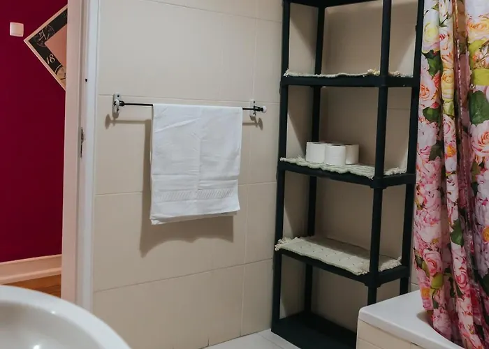 Проживання в сім'ї Aquilla Family 304 Лісабон