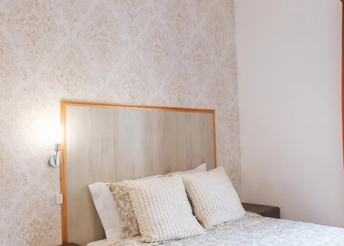 Aquilla Family 304 *