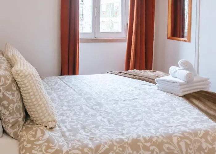 Проживання в сім'ї Aquilla Family 304